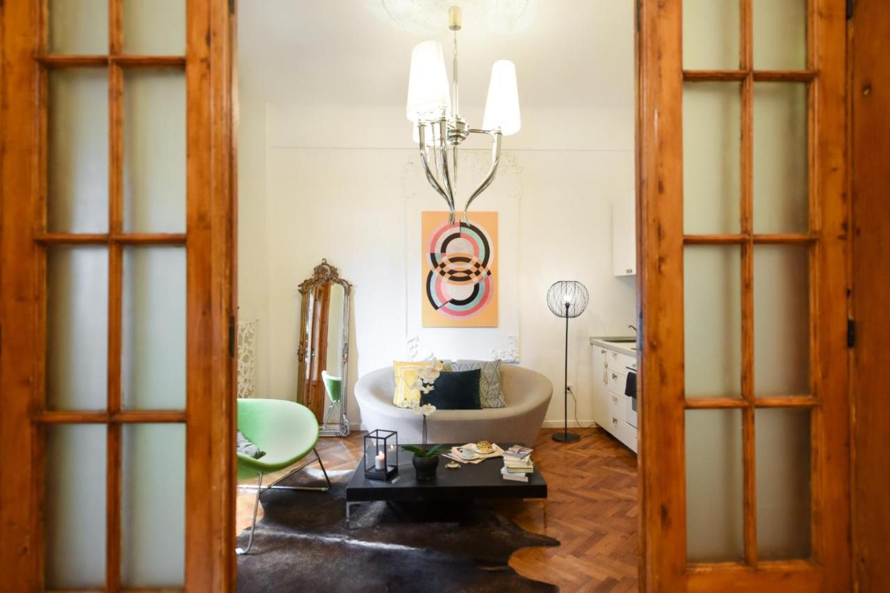 Vintage Elegance, Modern Comfort: 1Br Apartment Overlooking Calea Victoriei Bukarest Kültér fotó