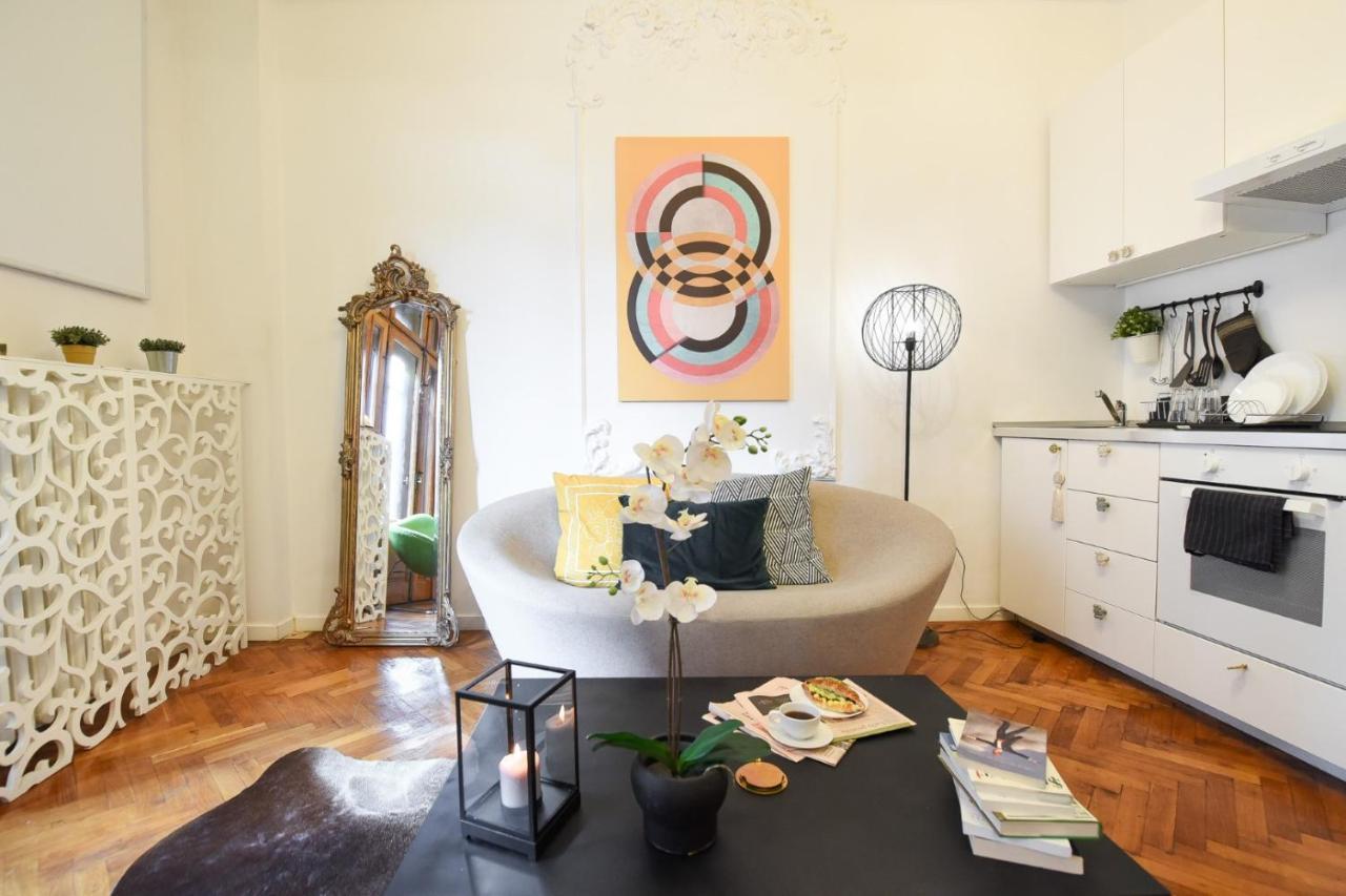 Vintage Elegance, Modern Comfort: 1Br Apartment Overlooking Calea Victoriei Bukarest Kültér fotó